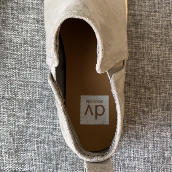 Dolce Vita Sneakers - Picture 5 of 5